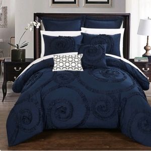 Grace wood Hollow 7 peice comforter King (Fits like a Queen)